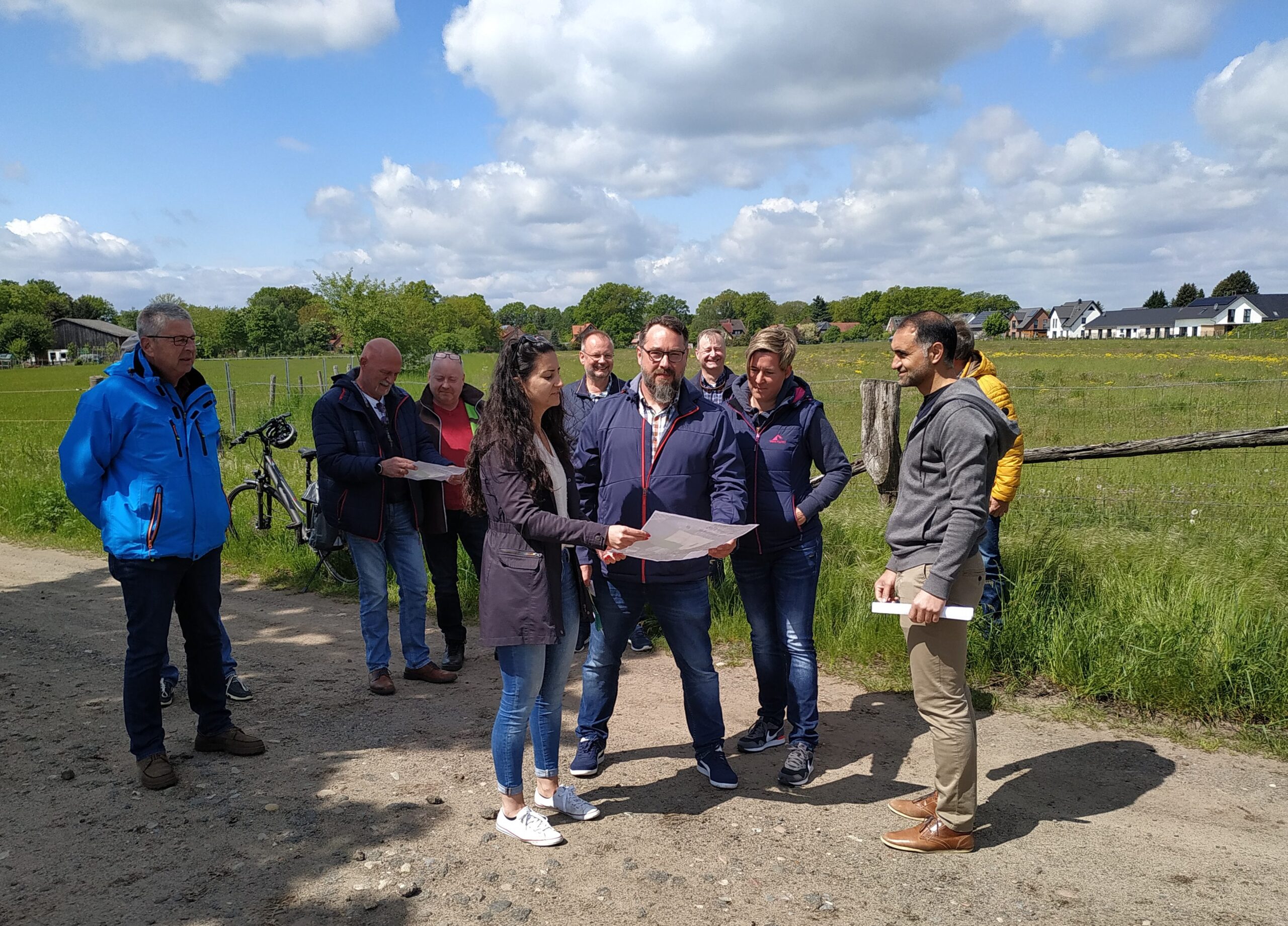 SPD Fraktion Buchholz/Marklendorf schaut sich potenzielles Baugebiet Wiepen Acker II in Buchholz an